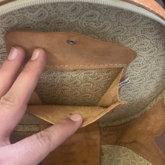 Vintage Tan Tooled Leather Hatbox Handbag - Picture 6 of 11